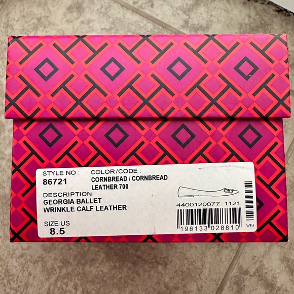 NIB New In Box Tory Burch GEORGIA BALLET
WRINKLE CALF LEATHER Flats - size 8.5 - Picture 5 of 9